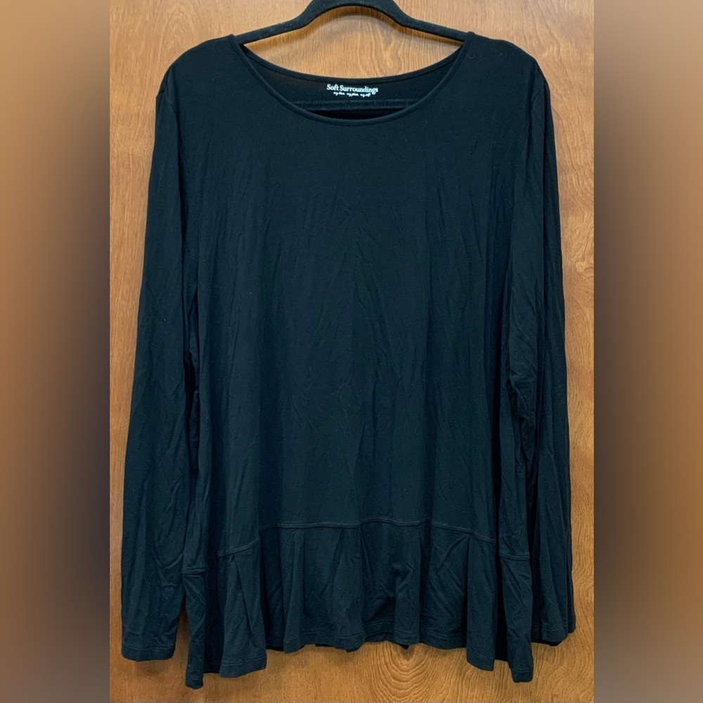 Ladies Soft Surroundings black long sleeve blouse with a ruffled hemline size 1X